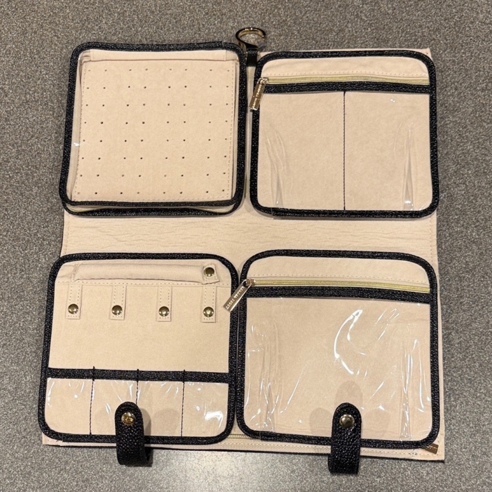 Kendra Scott Tan and Black Travel Jewelry Case - Picture 2 of 5